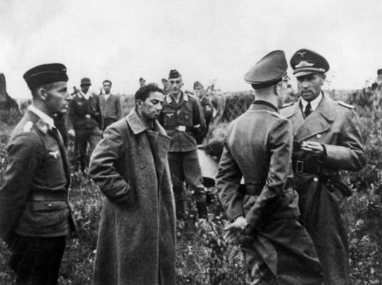 Яков Джугашвили, старший сын И.В. Сталина, сдался в немецкий плен